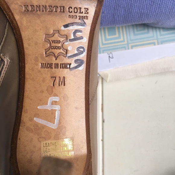 Stunning leather boots made in Italy for Kenneth Cole. Size 7 cream mauve - Picture 3 of 4